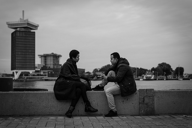 Conversation at the 'IJ' lake, Amsterdam af Thijs Paanakker